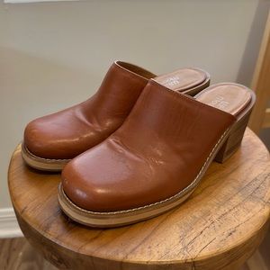 White mountain leather mules clogs size 6